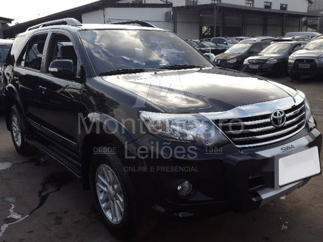 LOTE 037 - TOYOTA HILUX SW4 SR 2.7 16V VVT 2013